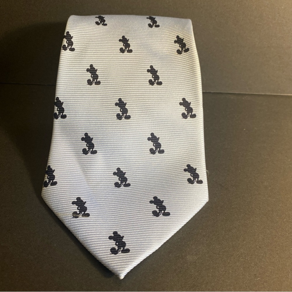 Vintage‎ Walt Disney World Mickey Mouse Silhouette All Over Print 100% Silk Tie
